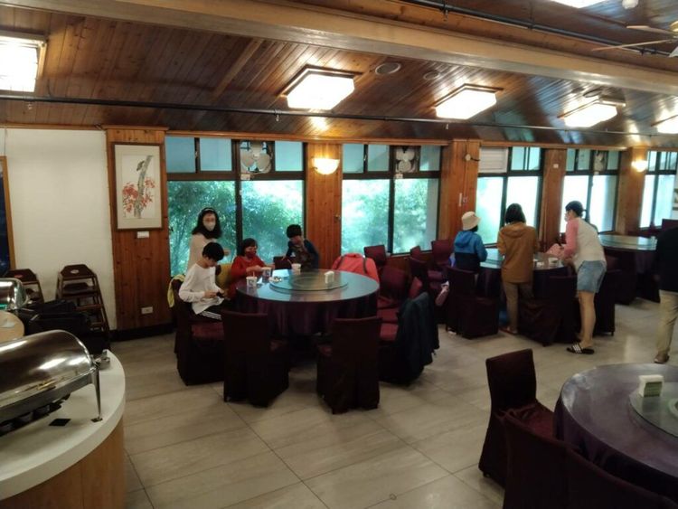 明池山莊300多人受困2天，業者全數免費招待安置。力麗馬告生態園區明池山莊提供