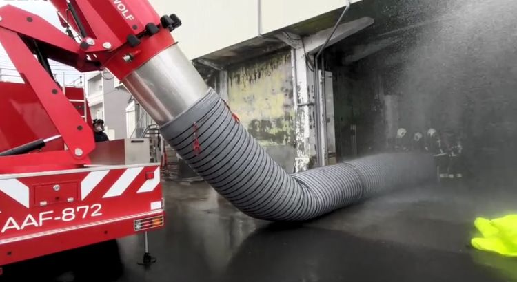 消防人員進行排風。讀者提供