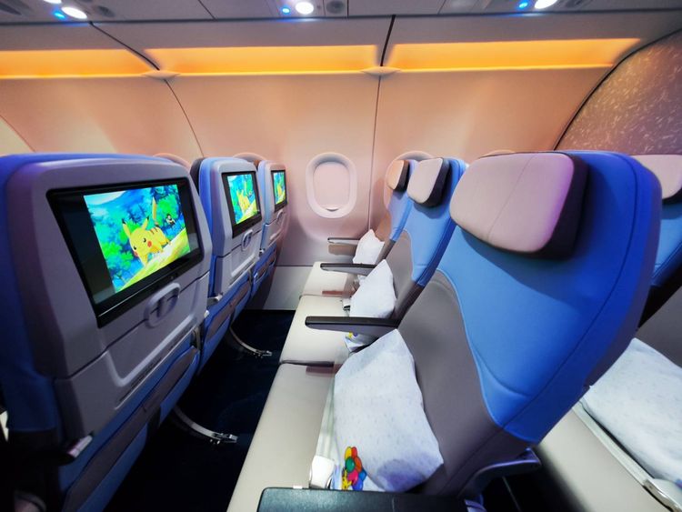 經濟艙座椅採用人體工學椅墊設計，配置窄體客機最寬敞的18吋椅寬。田欣雲攝