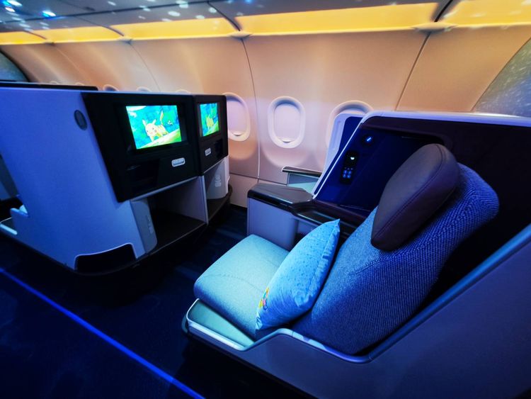 華航「皮卡丘彩繪機CI」配備12席可全平躺的豪華商務艙。田欣雲攝