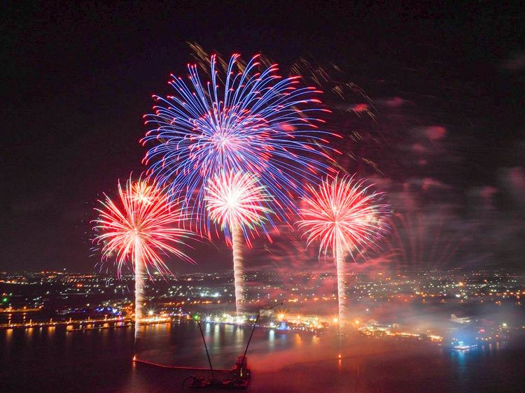 屏東夏日狂歡祭煙火秀長達480秒。屏東縣政府提供