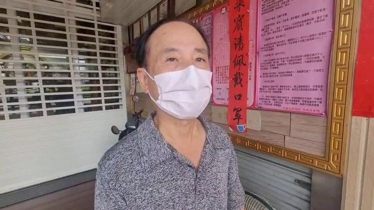 里長鄭鴻章說胡姓夫妻經營電瓶、電池生意已經20年，為人相當熱心。民眾提供