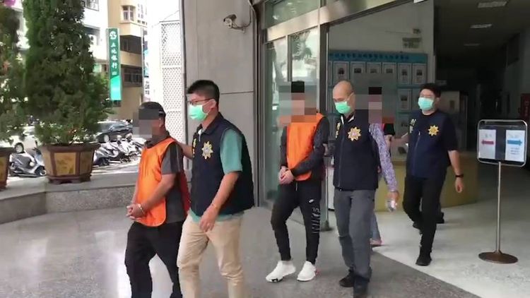 警方將詐騙集團6人送辦。讀者提供