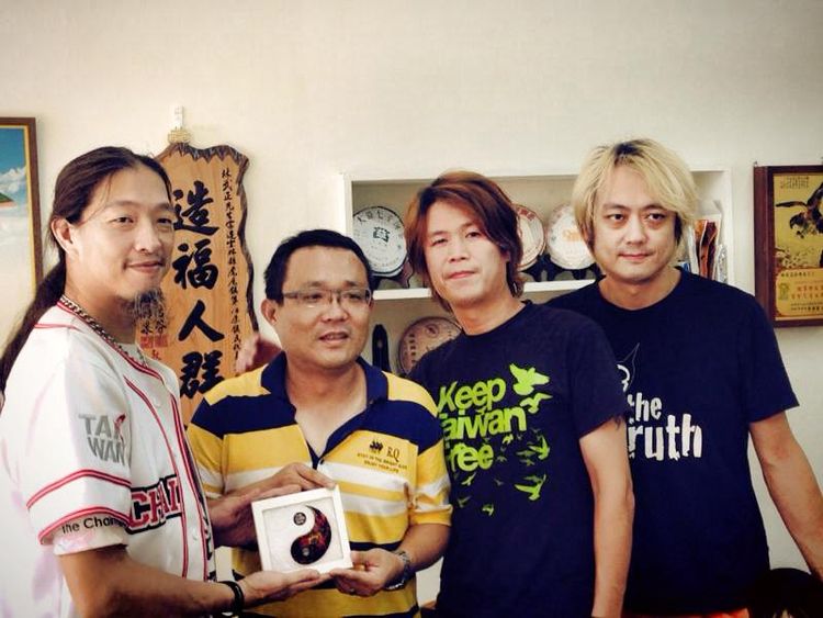 董事長樂團與林武正交情好，也拍影片籲請鄉親支持。攝自林大鈞FB