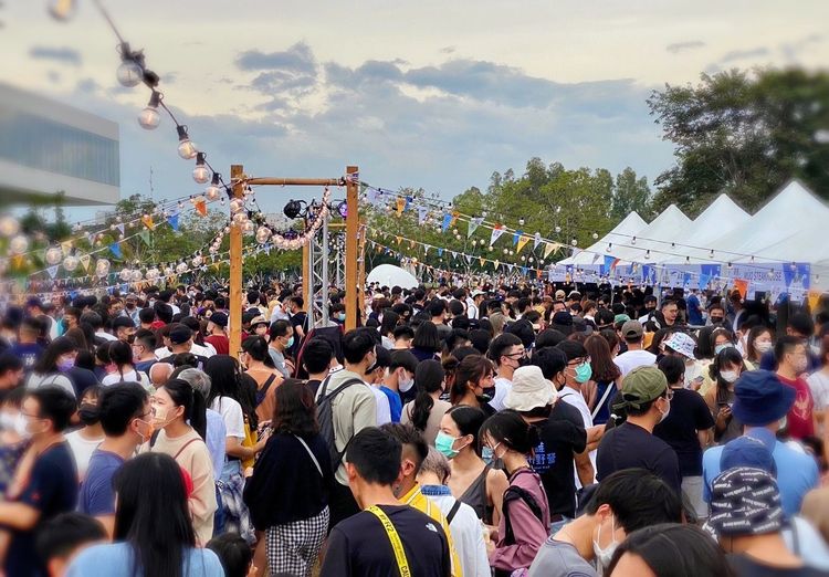 高雄城市野營第二天人潮爆滿。觀光局提供