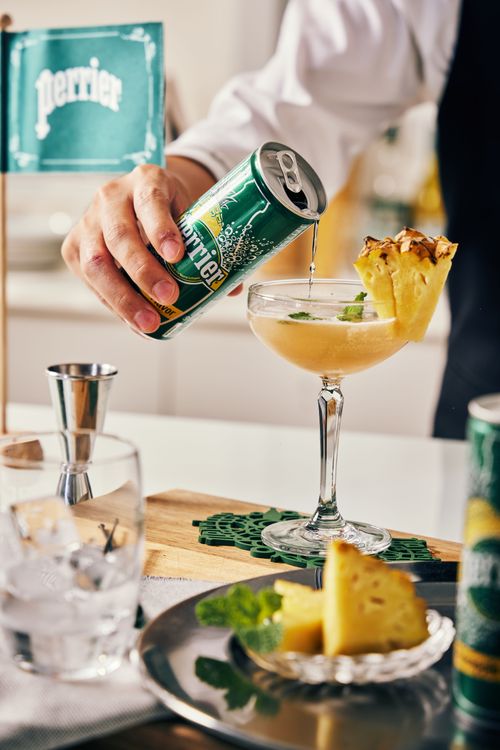 沛綠雅鳳梨風味氣泡水搭配鳳梨、葡萄柚汁製成的「梨晴夏威夷」，帶有白色萊姆酒的柔順香味。業者提供