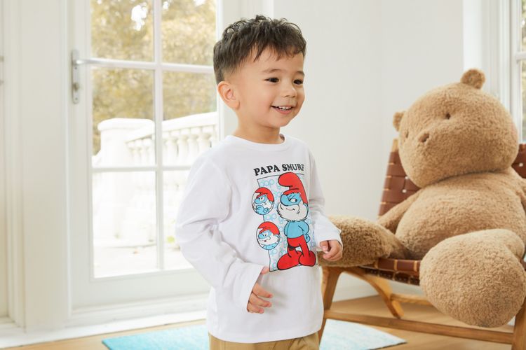 GAP將於10月推出跨界動漫電影《藍色小精靈》的服飾，將各種小精靈角色變成童裝印花。品牌提供