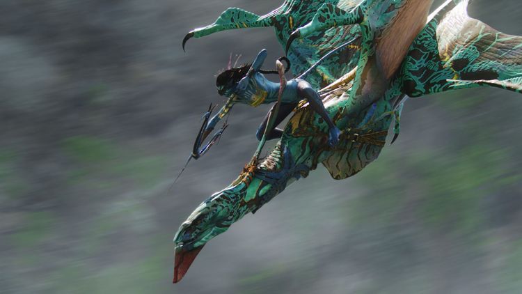 納美人騎靈鳥從高空俯衝畫面，刺激逼真。二十世紀影業提供