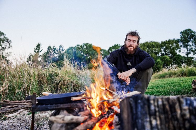 Quiksilver x Mikey Gear聯名服飾從海灘到日常生活都可穿搭。品牌提供