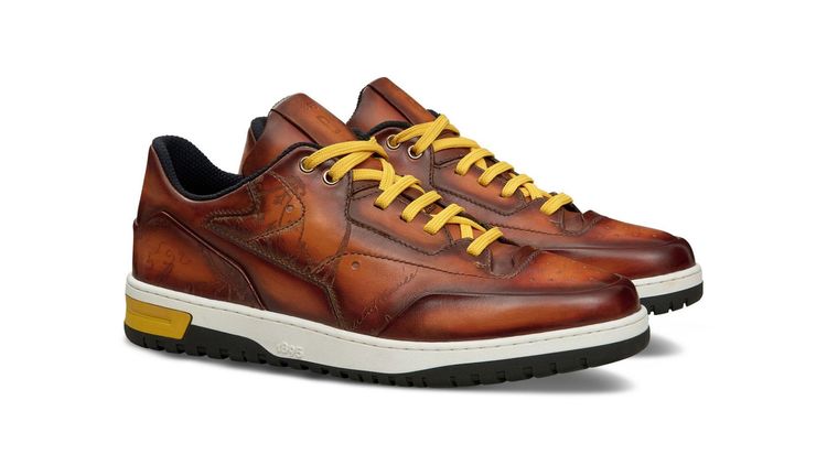 Playoff蜂蜜色低筒運動鞋，6萬9000元。品牌提供