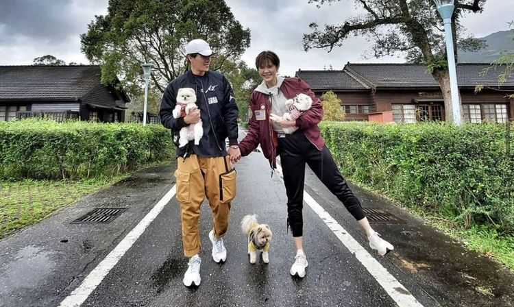 龍語申（左）和凱渥名模蔚葒縈證實已經分手。翻攝龍語申IG