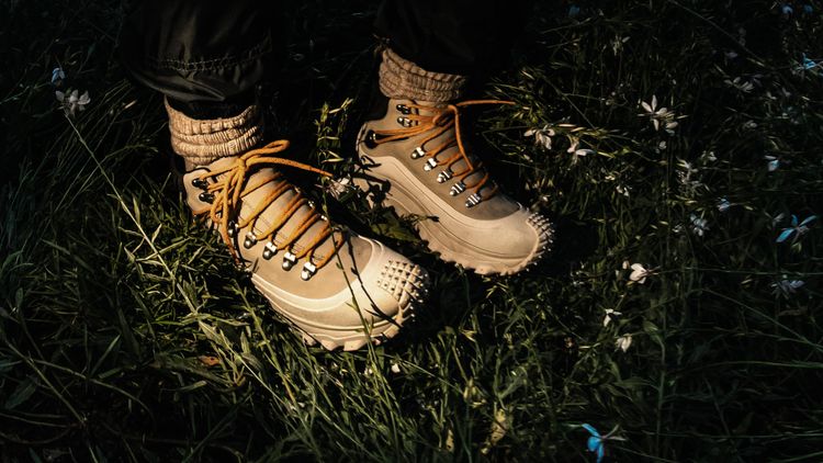 Trailgrip GTX High高筒運動鞋重新演繹了當代登山靴的率性風格。品牌提供