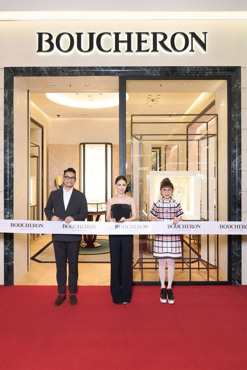 BOUCHERON寶詩龍台灣總經理Chris Chen（左起）、品牌大使昆凌及遠東百貨總經理徐雪芳，一同為品牌大遠百專賣店剪綵。品牌提供