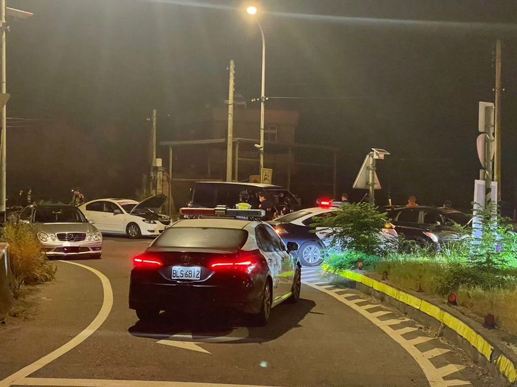 楊梅警方取締違法改車。警方提供