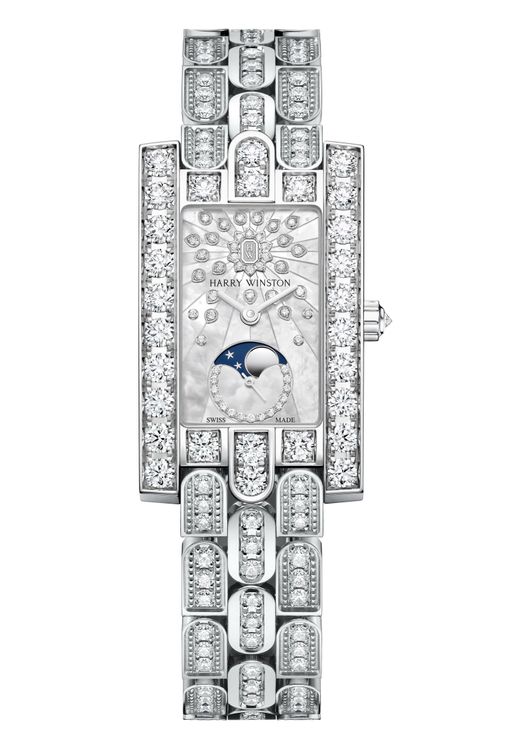 Avenue Classic 18K白金月相錶搭配鑲鑽18K白金鍊帶款，約332萬5000元。品牌提供