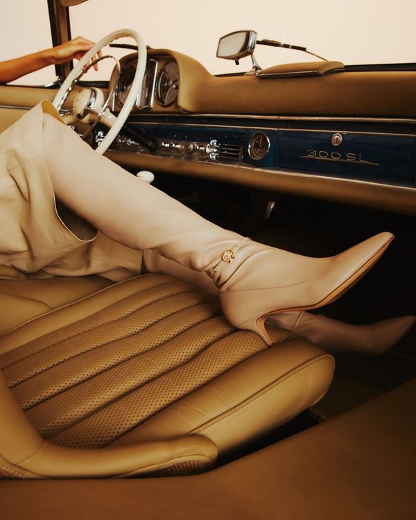 俏皮的小貓跟是品牌本季拿來推動復古氣息的關鍵。品牌提供