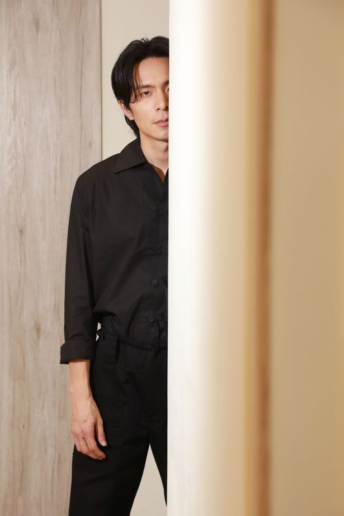 姚淳耀私下個性害羞內向，希望在團體中是個隱形人。朱世閎攝