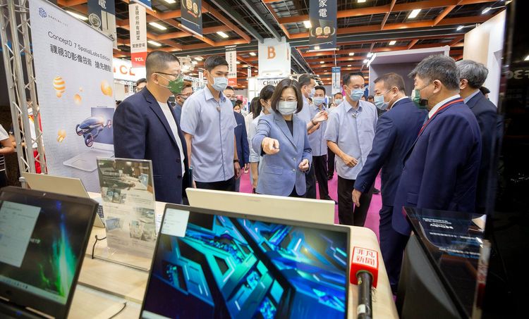 蔡英文鼓勵大家選擇節能家電，節省高額電費，也可享有補助優惠。總統府提供