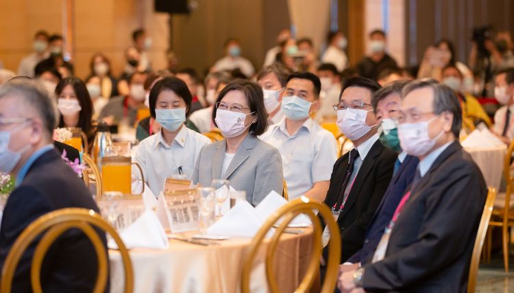 蔡英文今晚出席醫事放射師防疫尖兵守住疫情感恩餐會」。總統府提供