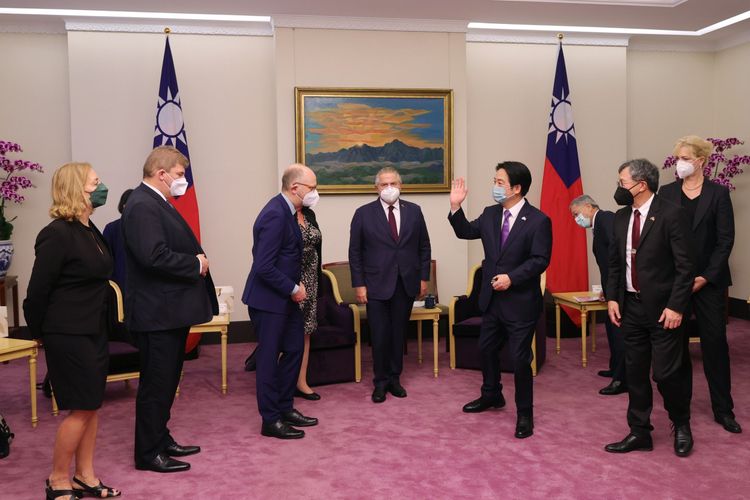 副總統賴清德今日接見德國國會友台小組訪問團。引自總統府Flicker