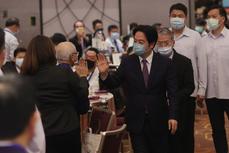 賴清德感謝協會對台灣生物產業的貢獻。總統府提供