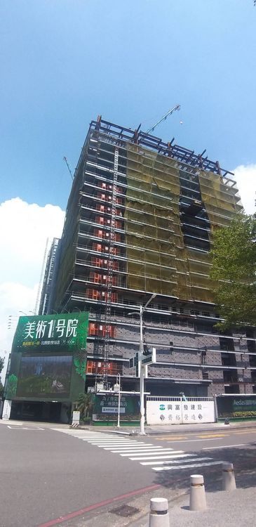 目前兩區新屋房價已出現坐穩4字頭，甚至5字頭成交行情，中古屋也均有3字頭房價。葉家銘攝