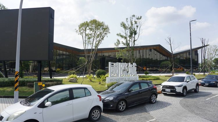 嘉義高鐵特區大樓造鎮「高鐵科技城」單案總銷70億元，成交單價最高已快逼近3字頭。葉家銘攝