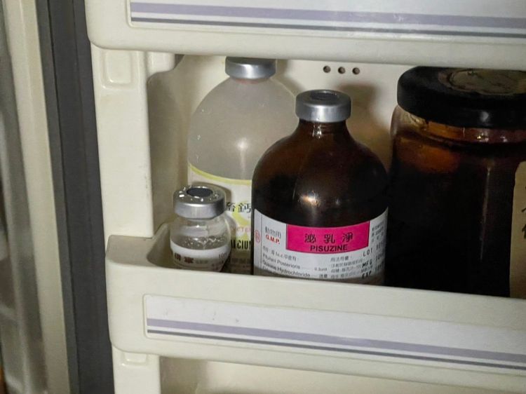 三樓冰箱內發現動物藥品。翻攝新北動保處網站