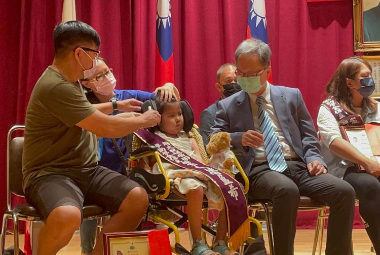 薛瑞元曾在周大觀基金會一場活動與盈希一家見面。資料照,林志怡攝