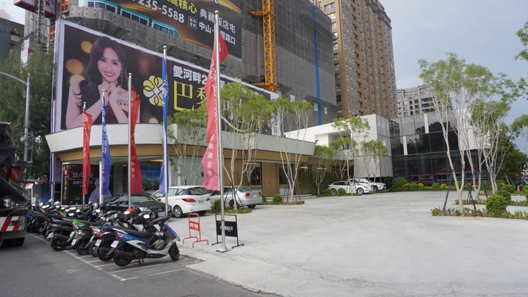 興富發愛河造鎮「巴黎河左岸」成交價依據《壹蘋新聞網》了解將挑戰6字頭。葉家銘攝