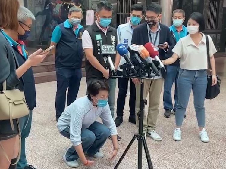 黃珊珊現在示範蹲馬步。劉彥宜攝