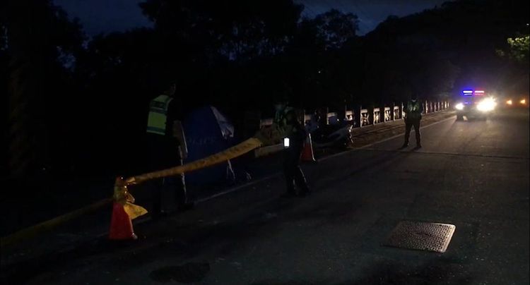 大武分局警員在現場拉起封鎖線。讀者提供