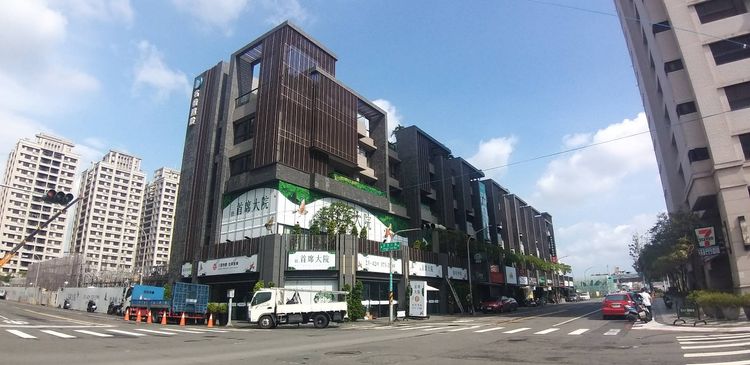 三發地產澄德重劃區「首席大院」，社區達780戶，目前實登每坪最高31.2萬元。葉家銘攝