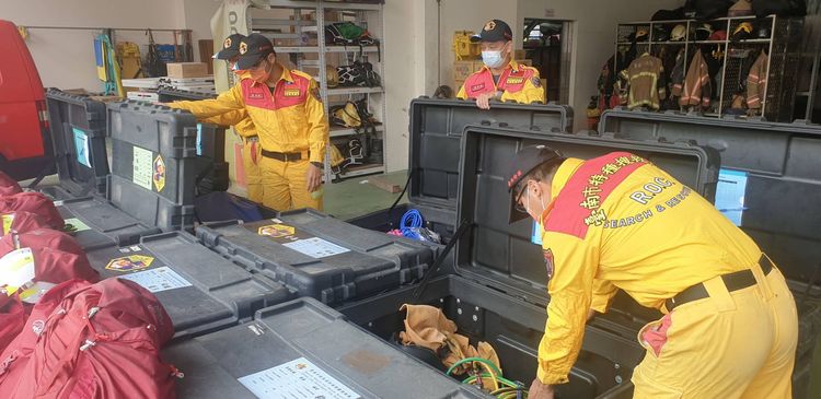 台南特搜整備待命。消防局提供