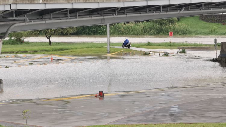 宜蘭河濱公園成水鄉澤國。林泊志攝