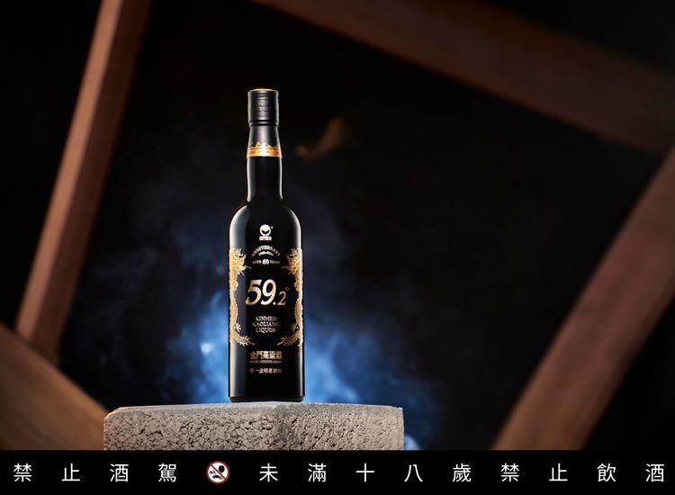 「白金龍首席原酒」59.2度不降度灌裝，陳香、果香、醇厚均升級。業者提供