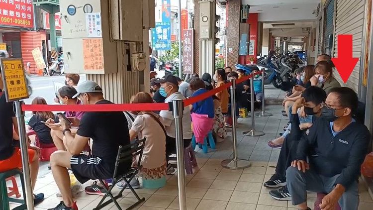 搶排第一的民眾昨夜12點就到場等候。民眾提供