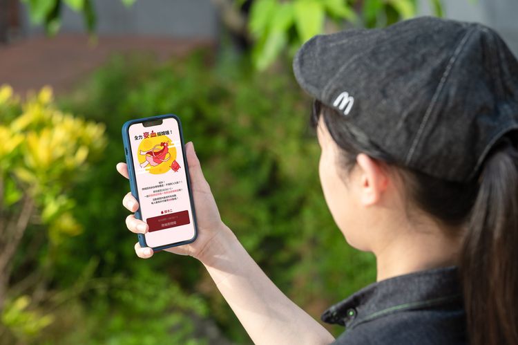 麥當勞熱血行動，除了鼓勵大專生加入首捐，內部宣傳結合中秋節活動提前起跑，藉由趣味知識問答強化捐血觀念，帶動捐血風潮。業者提供