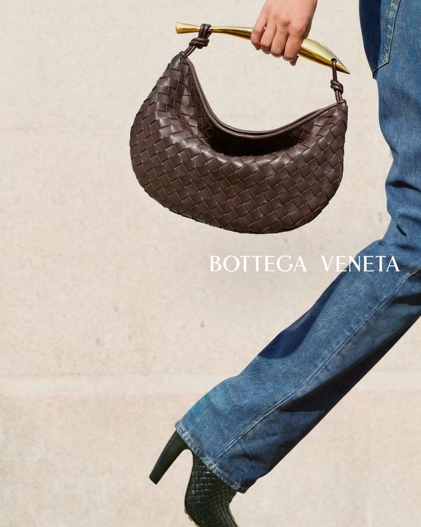 Sardine手袋是BOTTEGA VENETA形象廣告中的主打包款之一。品牌提供
