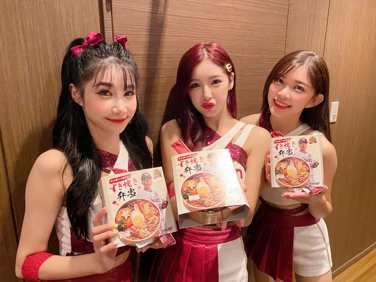 樂天女孩魅力席捲日本。樂天桃猿提供