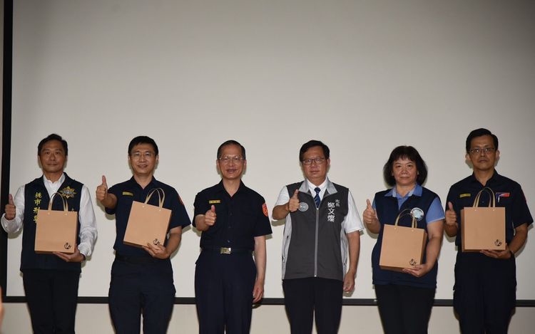 桃園市長鄭文燦今天（5日）特別頒發破案獎金，肯定警方積極作為。警方提供