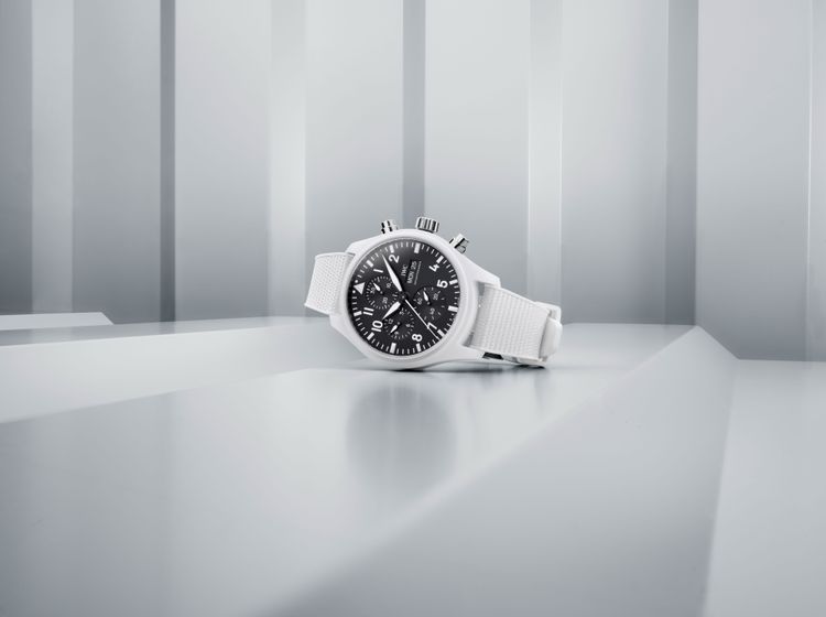 IWC Top Gun海軍空戰部隊「太浩湖」特別版計時碼錶，限量1000只，34萬3000元。品牌提供