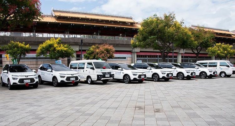 永達連續5年捐贈8輛長照服務專車，累積捐贈40輛。永達保經提供
