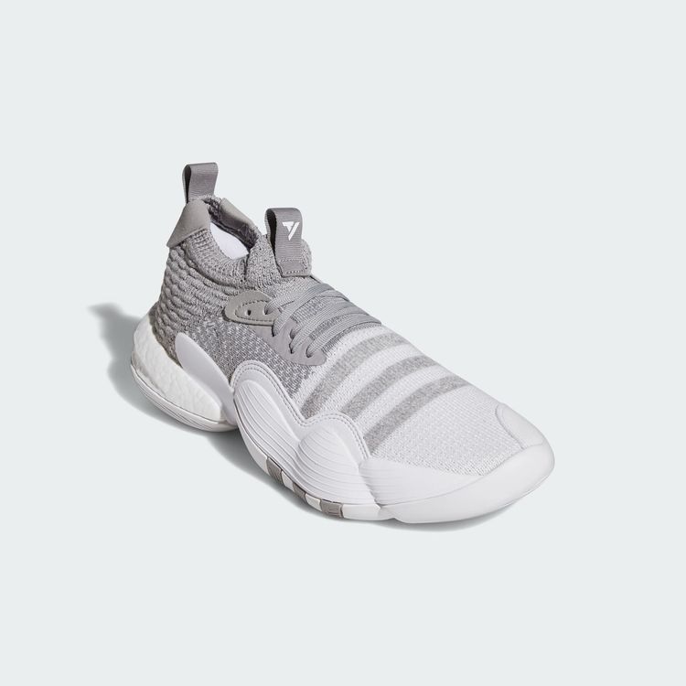 Trae 2 Gray Moon配色球鞋，4090元。品牌提供