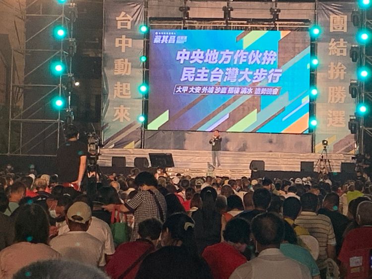 市議員施志昌保證蔡其昌當選市長後，老人健保如果取消他就辭職。曾雪蒨攝