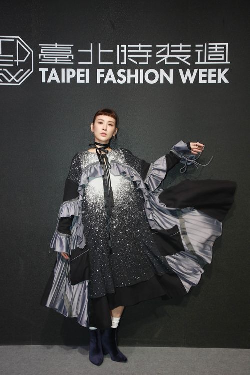 女星魏如昀是本季台北時裝周上最常出鏡的面孔之一。朱世閎攝