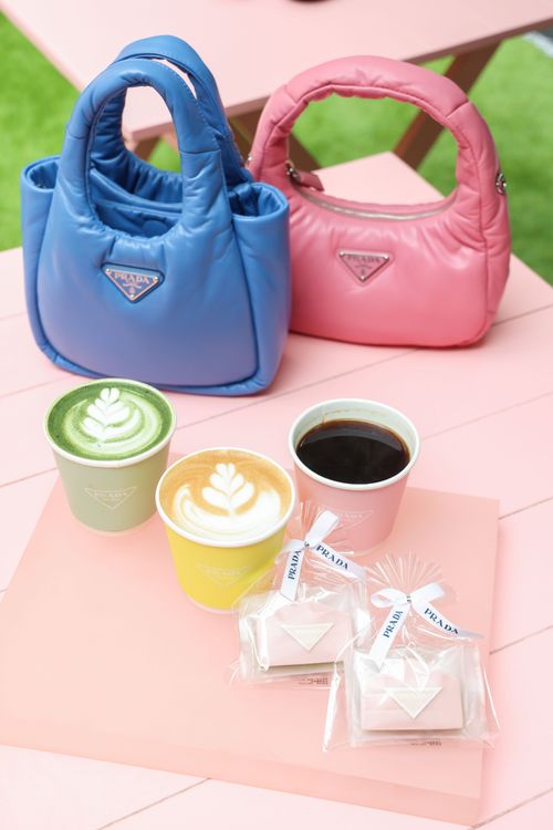 凡Prada Village開幕期間，周末在店內消費即可享客製下午茶。品牌提供