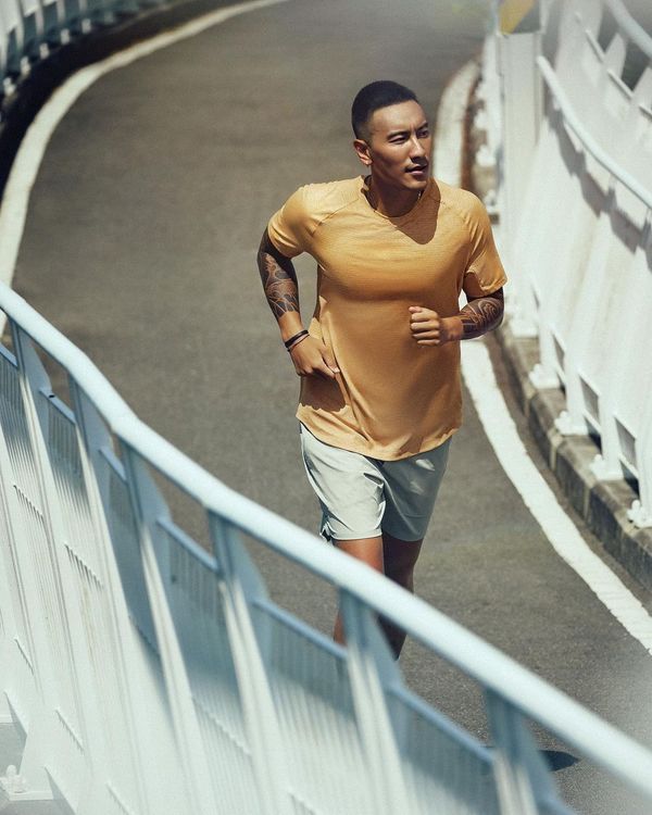 lululemon近來積極拓展男裝，先前擄獲台灣職業籃球聯盟P. LEAGUE+的新北國王籃球隊總經理毛加恩芳心，近日又成為王陽明常穿的服飾。翻攝sunnyboyyy IG