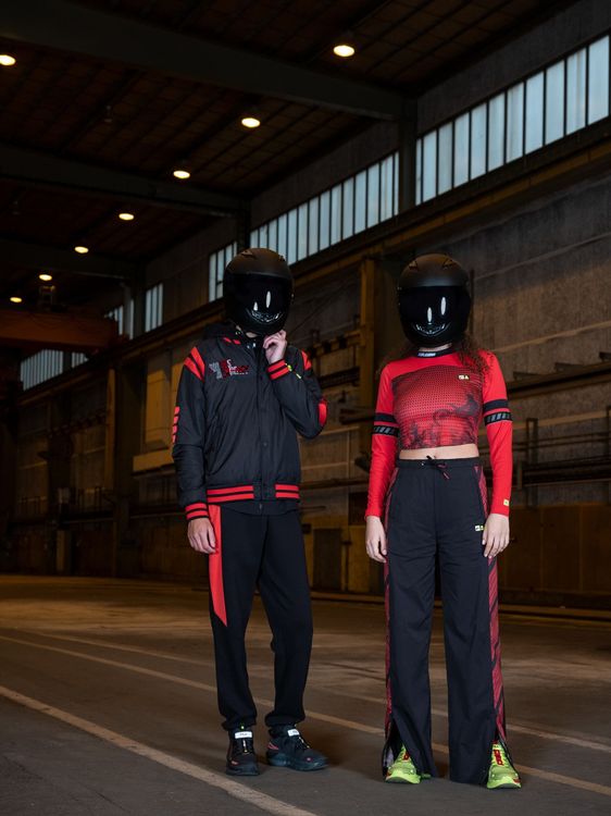 FILA X VR46夾克（左）5280元、長袖T恤2980元。品牌提供