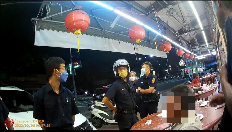 警方到場沒將滋事者帶回法辧，卻讓他離去。讀者提供